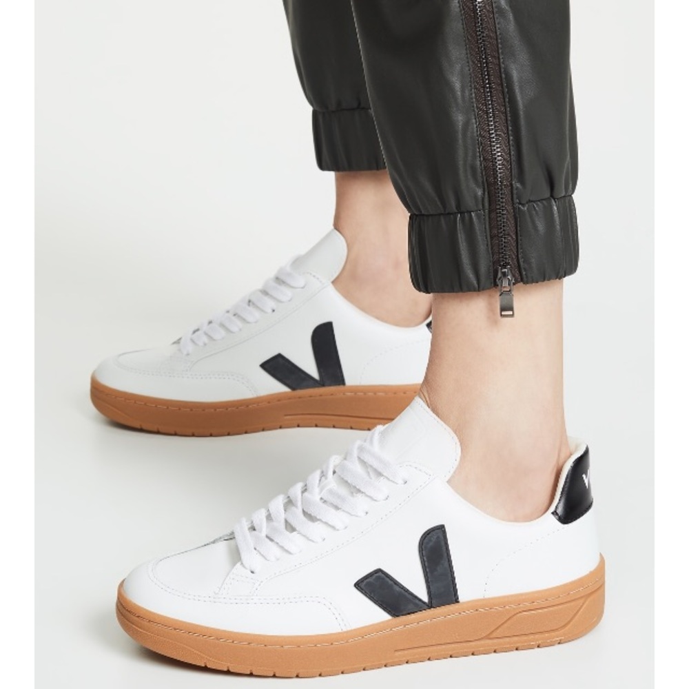 Veja V-12 Lacey’s Gum Sneakers